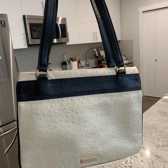 Beautiful Kate spade purse - Picture 10 of 10